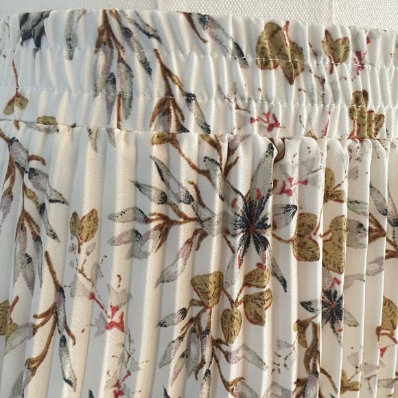 White floral pleated long skirt - Picture 5 of 9